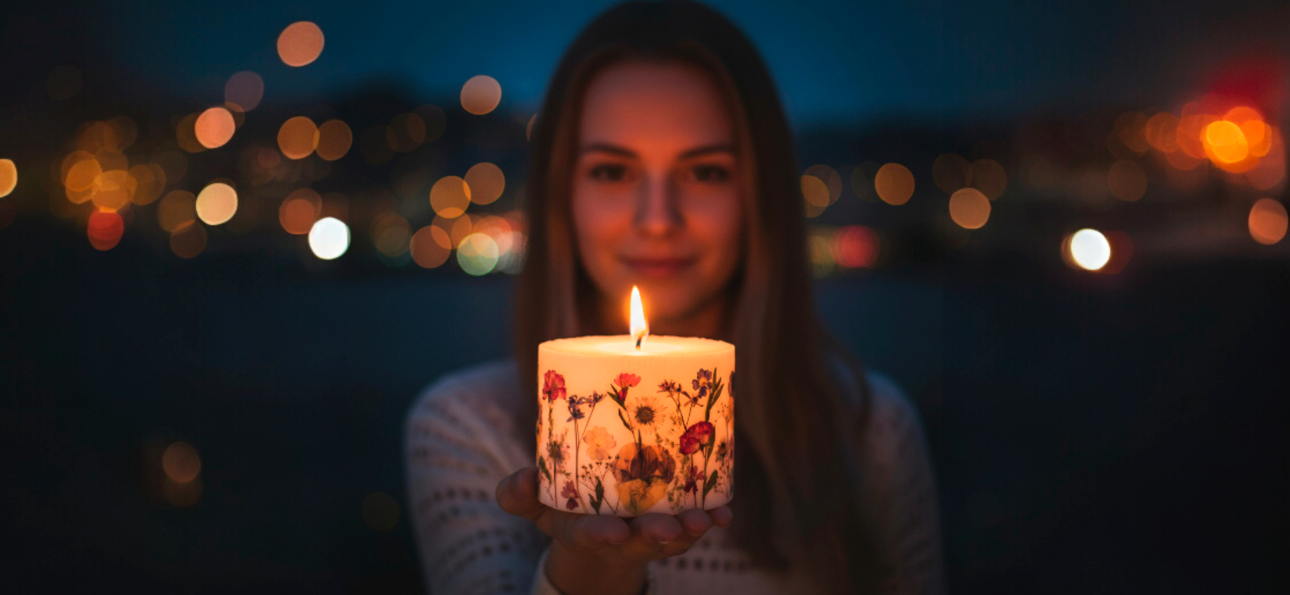 Kerze auf Hand mit Background