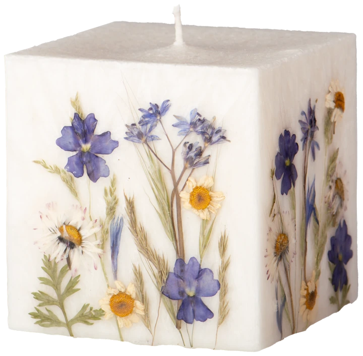 Kleine quadratische Wildblumenkerze